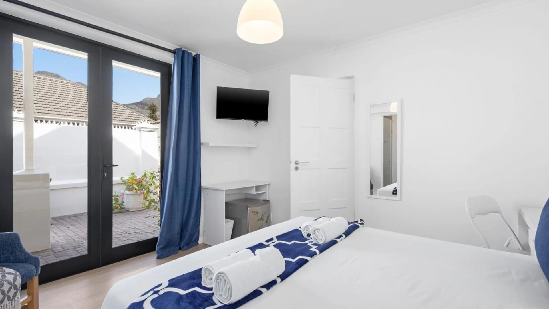 Uptown Retreat By Host Agents Villa Cape Town