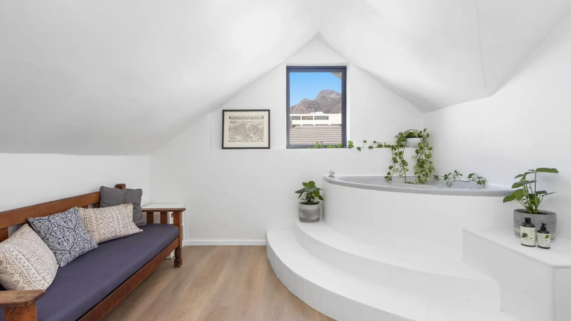 Uptown Retreat By Host Agents Villa Cape Town